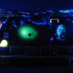 Роспись люминесцентными красками в частной квартире "Космос"