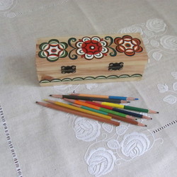деревянный пенал ручной работы с росписью в народном стиле