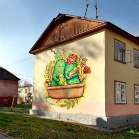 Семейство кактусов на старом доме