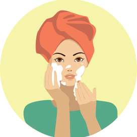 Девушка умывается пенкой для лица