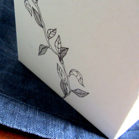 Коробочка с растительным мотивом