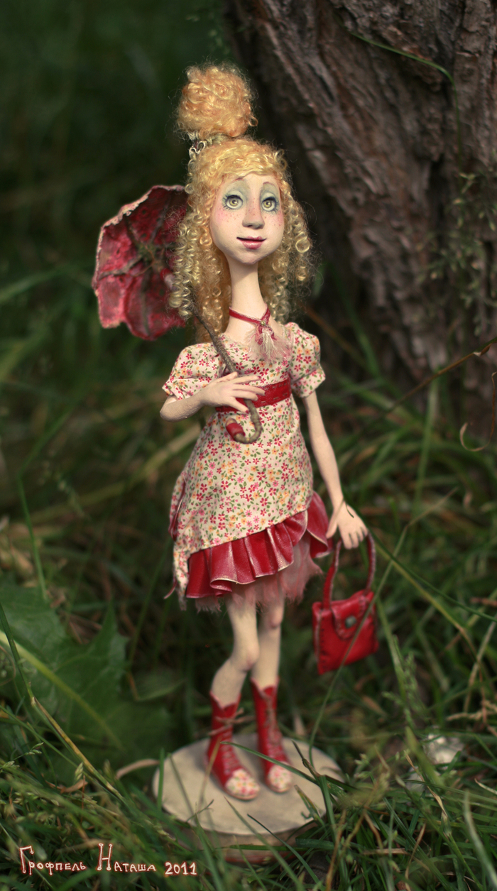 Кукла на прогулке, 2011 год