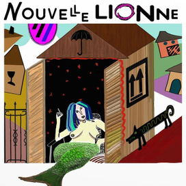 Женщина в картонной коробке