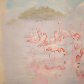 фрагмент росписи стены с фламинго
