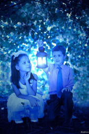 Дети с фонариком