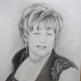 В черном платье 