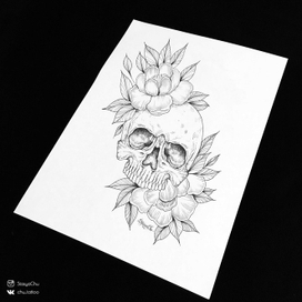 Череп и пионы.