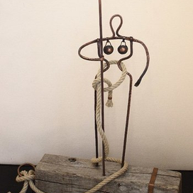 Женщина с веслом