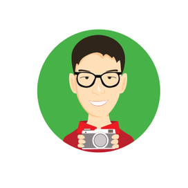 Мужчина турист в очках и с фотоаппаратом