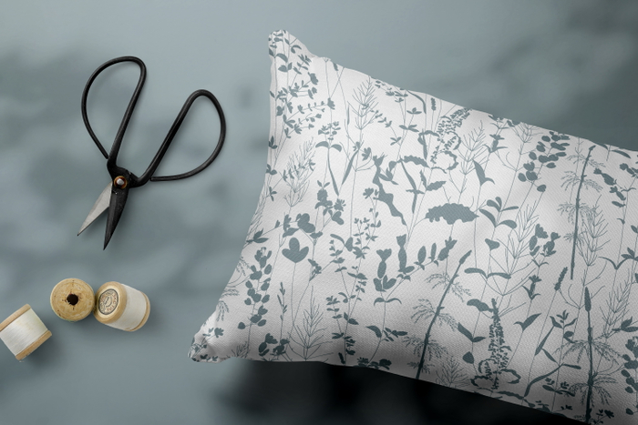 Бесшовный паттерн с цветами и травами