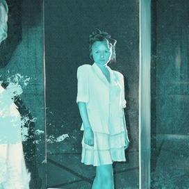 Stranger opposite (Незнакомка напротив)