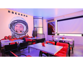 Гагарин в интерьере бара