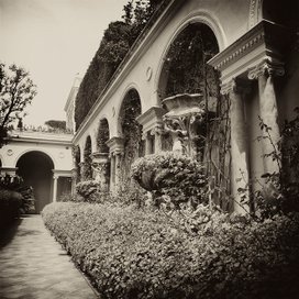 Сады Эфрусси. Испанский дворик.