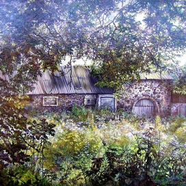 Старинная конюшня возле усадьбы