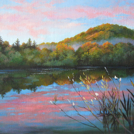 Над рекою проплывает ярко-алая заря