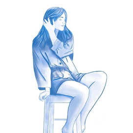 Девушка сидит на стуле,нарисовано синим карандашом 