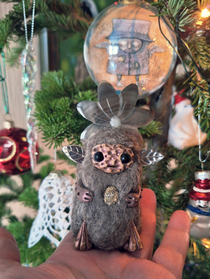 Малыш Лешик у ёлочки