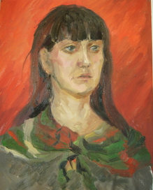 Портрет девушки на красном фоне
