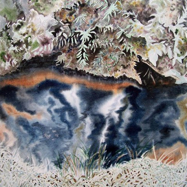 Изменчивая гладь вечернего ручья.