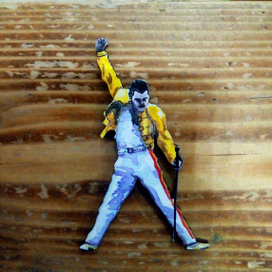 Деревянная брошь Фредди