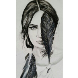 Девушка с пером