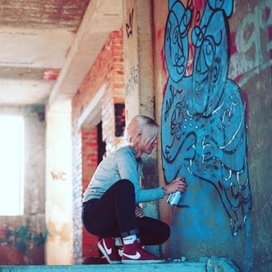 пара влюбленнных в стрит арт