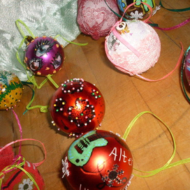 новогодние шарики))