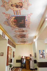 Евангельские сюжеты и Богородичные иконы. печать на обоях