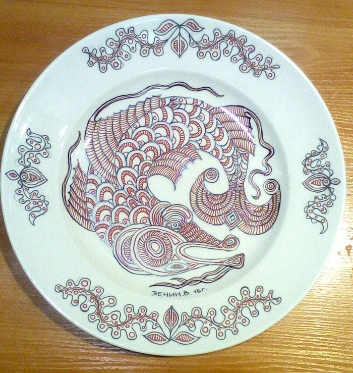 Щука,надглазурная роспись, фарфор. ИФЗ. 2016 г.