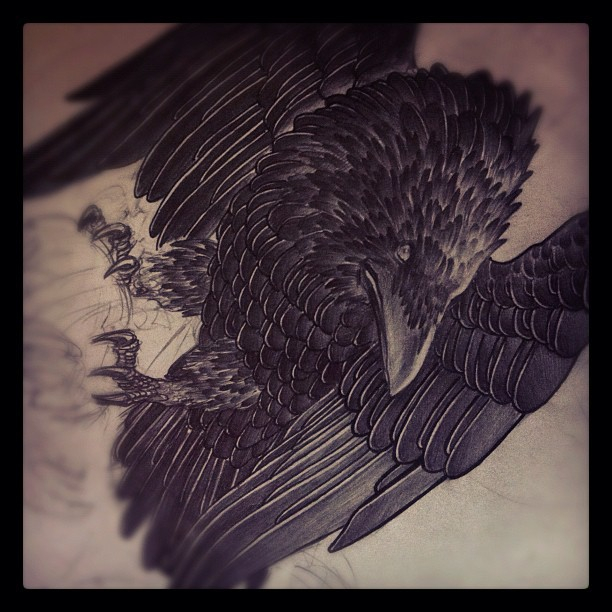 нахохлился..