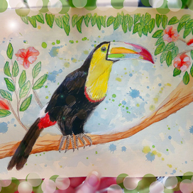 Тукан в райских цветах