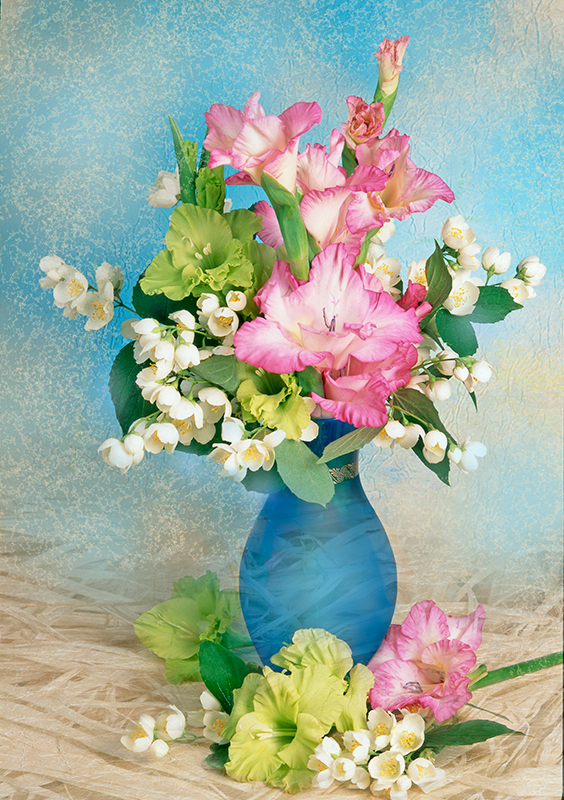 Гладиолусы и жасмин