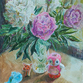 С игрушками.