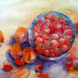 Начало лета. Клубника и абрикос