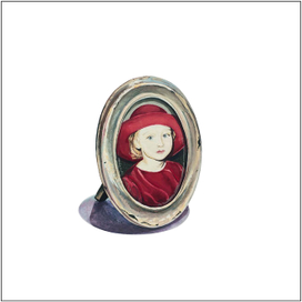 Девочка в алом