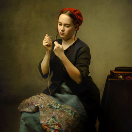 Крестьянка вдевающая нитку в иголку