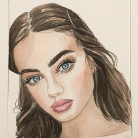 Девушка с заколкой