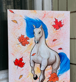 Лошадь в осенних листьях 