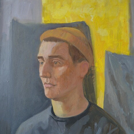 Парень на жёлтом фоне