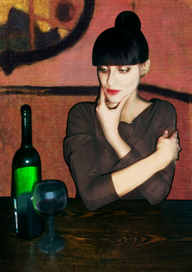 любительница красного вина