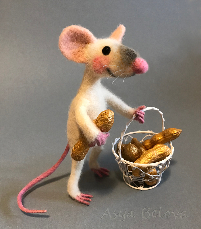 а орешки непростые, всё скорлупки золотые