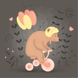Цырковой мишка катается на велосипеде в шлеме и с шариками