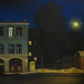 Питерский домик, поутру выглядывающий из-за пожарной станции