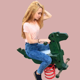 Девушка на лошадке 