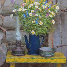 Жёлтая скамеечка