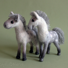 Лошадки в яблочках