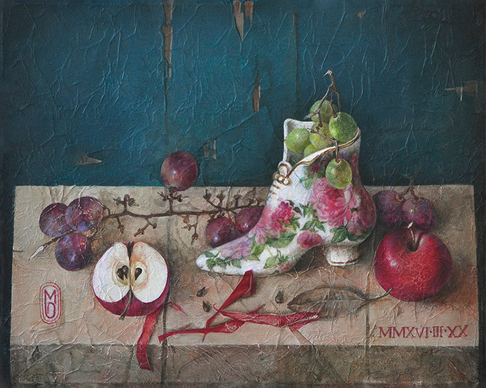 морт с красным яблоком