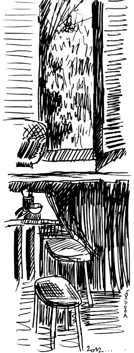 Табуретки перед открытым окном.