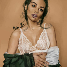 Красивая девушка в куртке