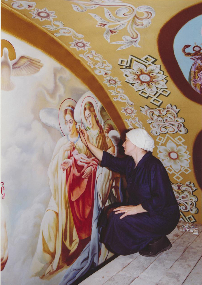 Рисую ангелов.